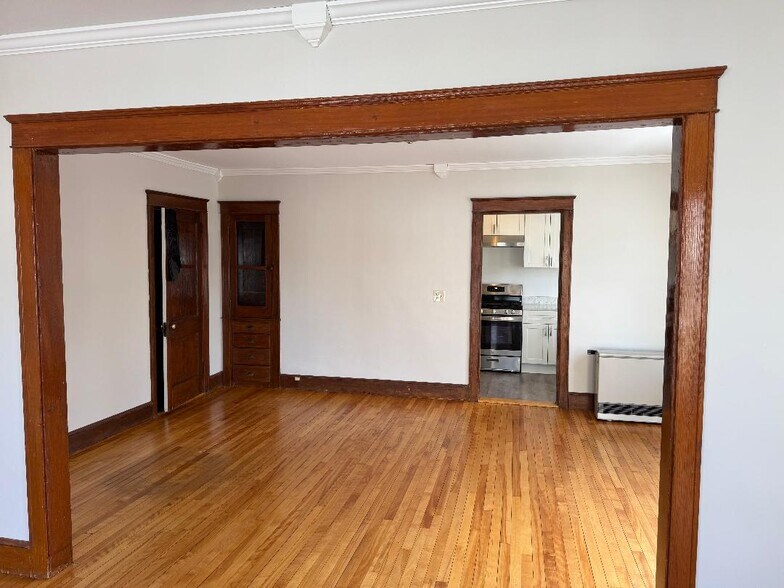 Building Photo - 868 Broadway