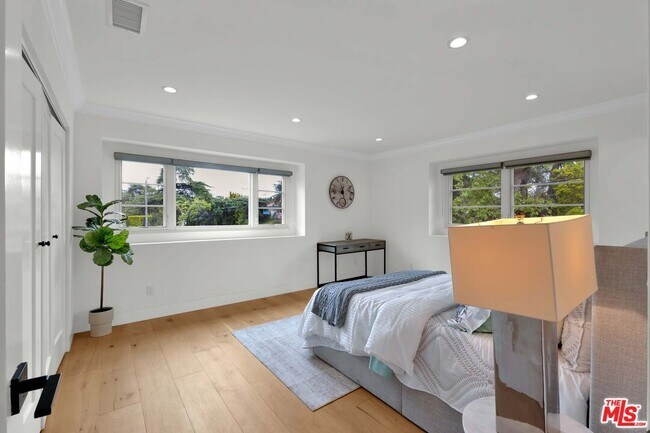 Building Photo - 602 S Lucerne Blvd