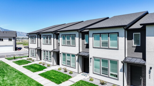 Building Photo - NT 3389