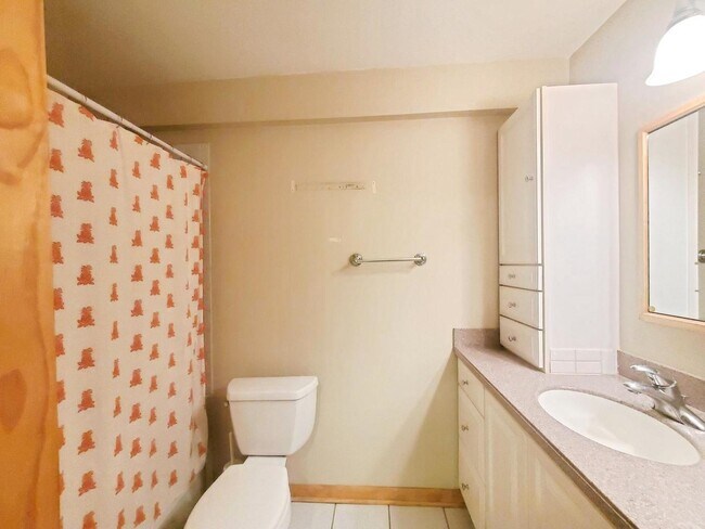 Building Photo - 1500 Robin Cir