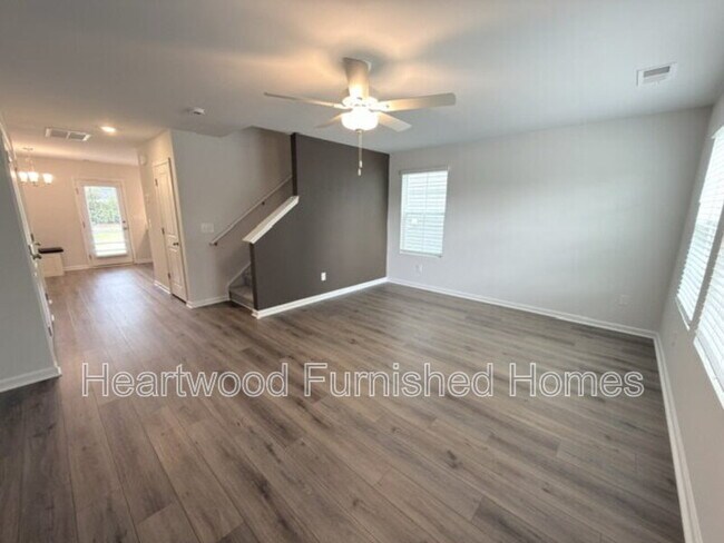 Building Photo - 807 Coburg Ln