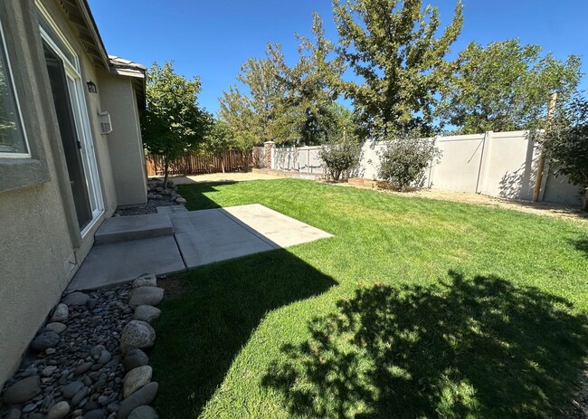 Building Photo - South Reno 3 bedroom | 3 bath home coming ...
