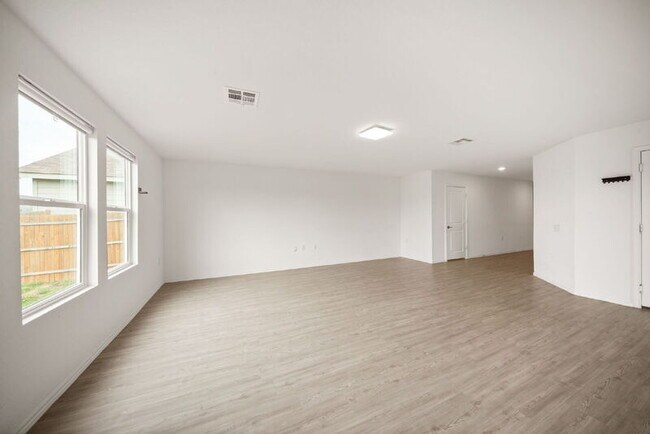 Building Photo - 5703 Dewberry Run