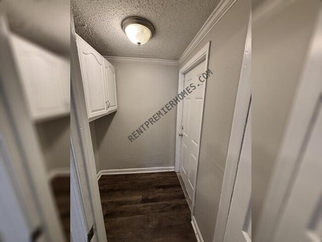 Building Photo - 217 N Bailey Blvd