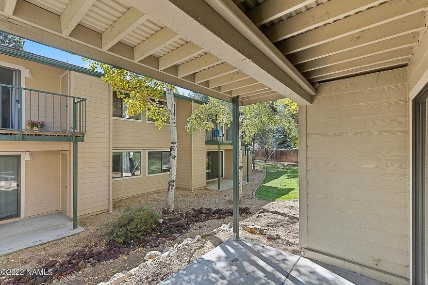 Building Photo - 3200 S Litzler Dr