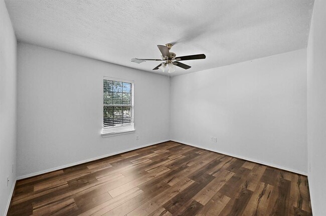 Building Photo - 8803 Peach Oak Crossing
