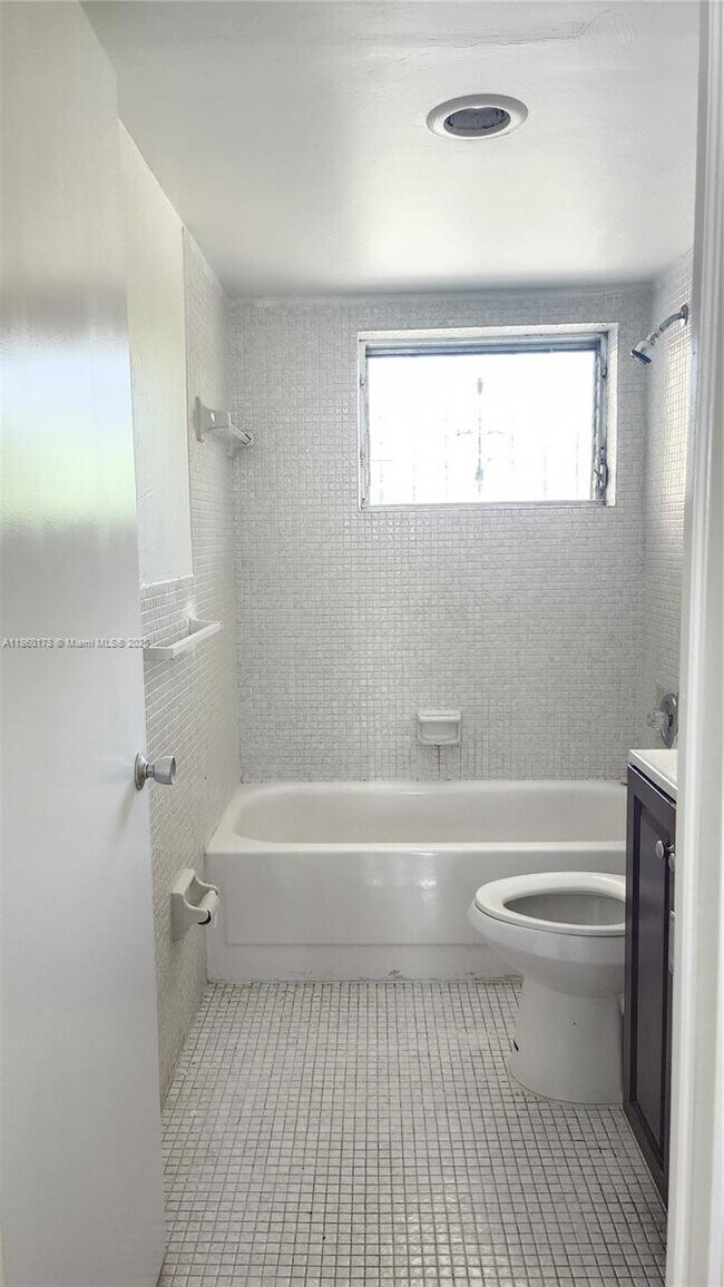 Building Photo - 1475 NE 125th Terrace