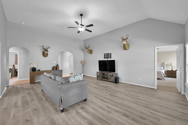 Building Photo - 22510 Red Sparrow Dr