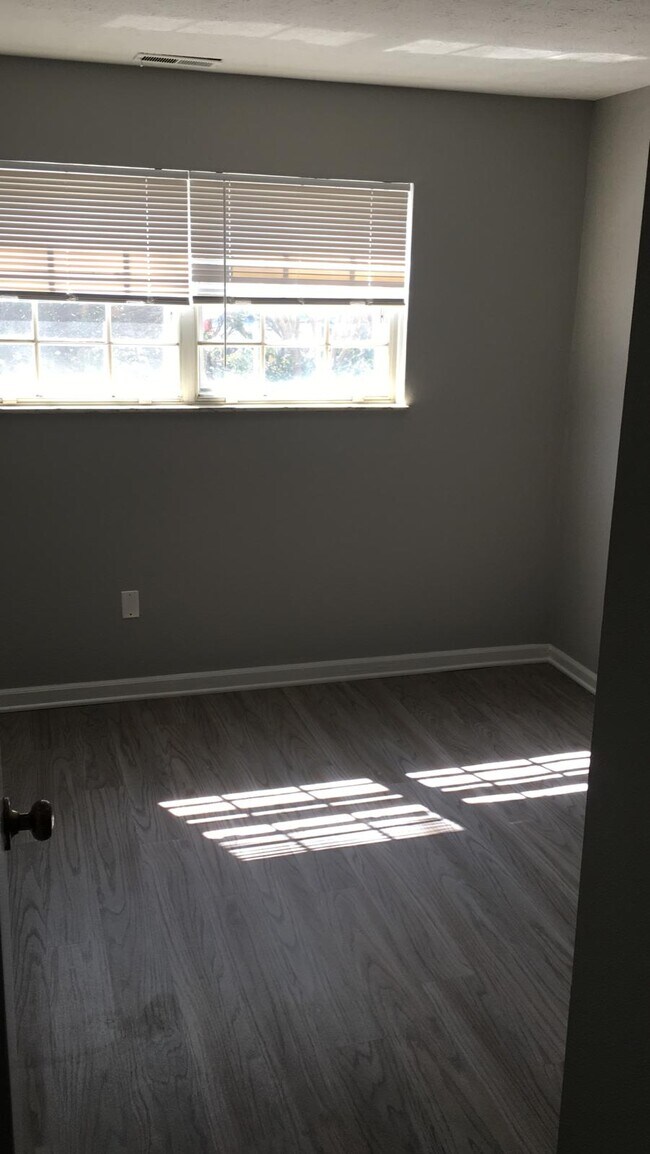 Building Photo - 1540 Slade Ave