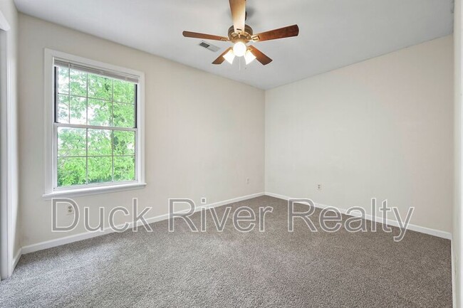 Building Photo - 1712 University Dr