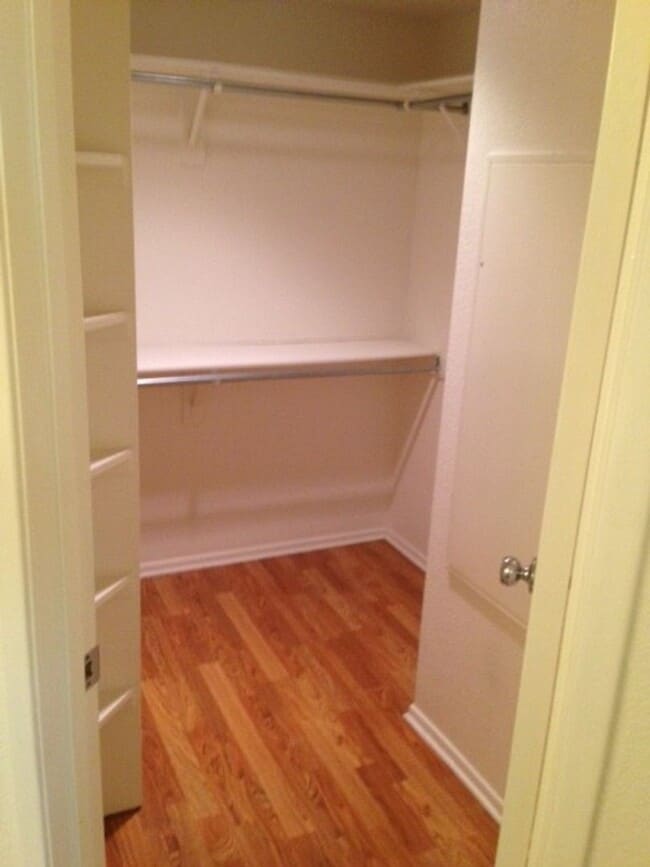 Building Photo - BEAUTIFUL ONE BEDROOM ONE BATH CONDO WITH ...