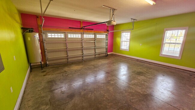 Building Photo - 4 BR 3.5 BA in Swansboro!