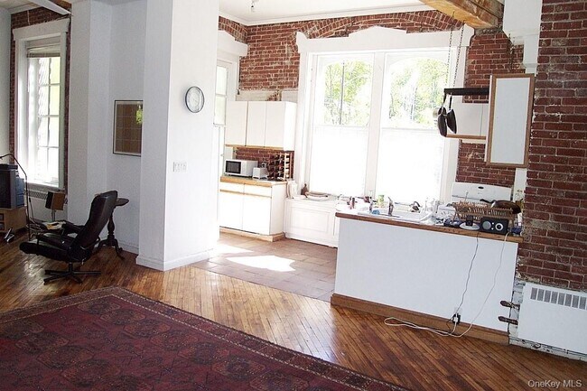 Building Photo - 300 Ferdon Ave