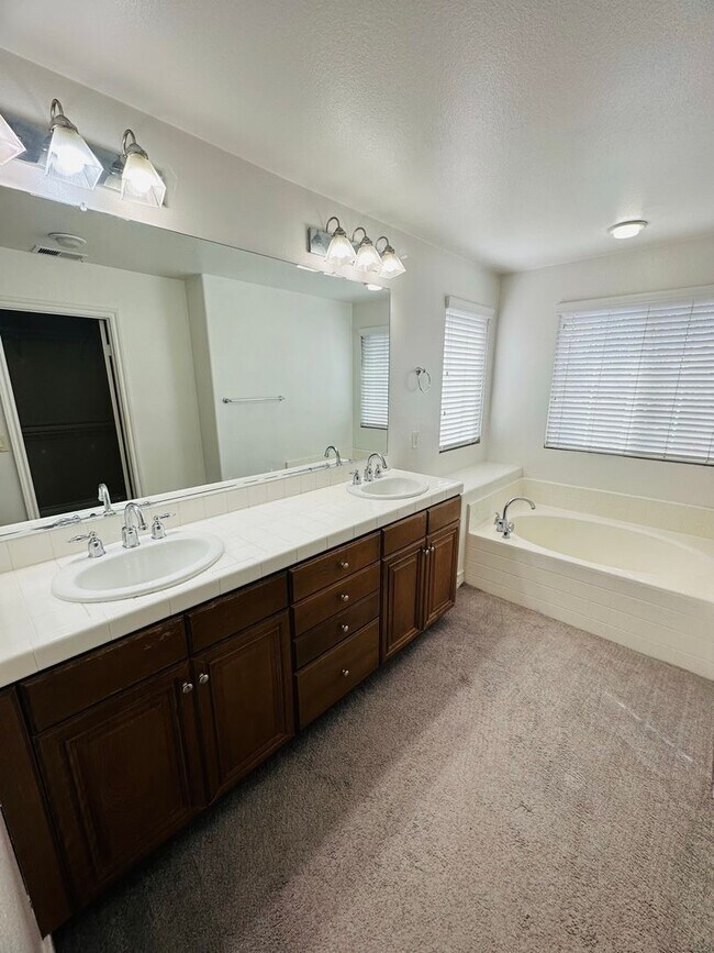 Building Photo - Charming 3 Bedroom 2.5 Bathroom Northstar Ranch Home with Spacious Layout & Community Amenities