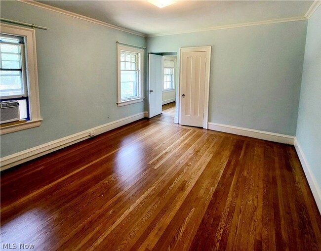 Building Photo - 6 BEDROOM IN CLEVELAND HEIGHTS FOR RENT - ...