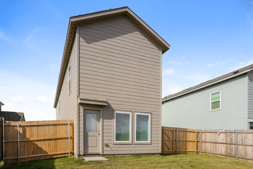 Building Photo - 10513 Sequoia Dr