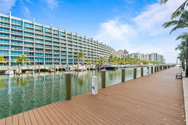 Building Photo - 3001 NE 185th St