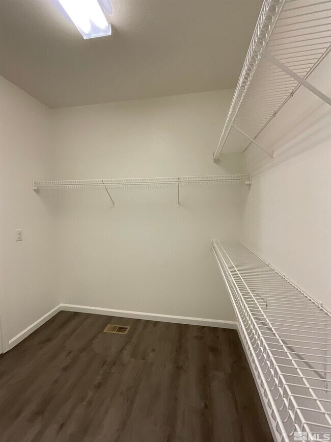 Building Photo - 2847 Falcon Ridge Dr