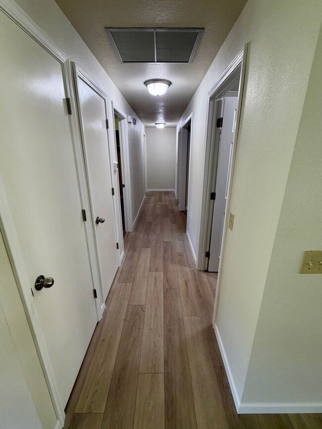 Building Photo - Newly Renovated Riverfront 3BR House - Available Now