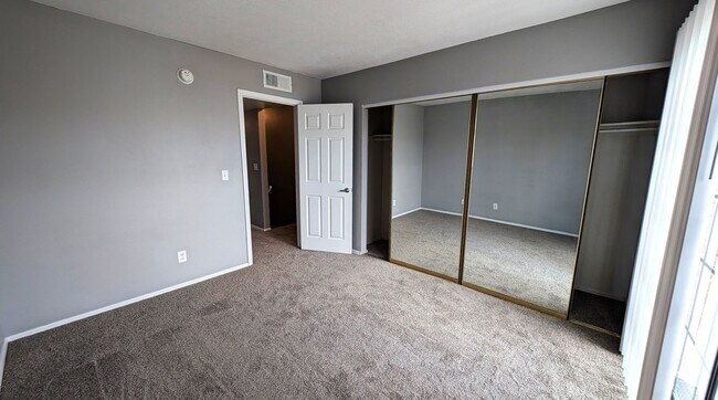 Building Photo - 3 Bedroom Townhome Near W University Dr and S Hardy Dr!