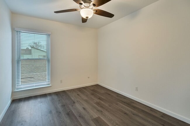 Building Photo - 317 Bridge Pl