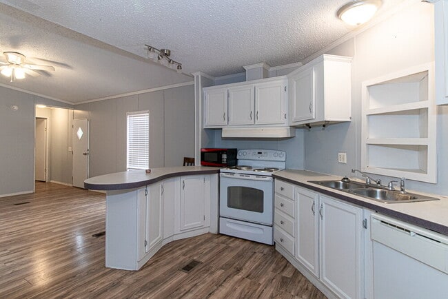 Building Photo - "Charming 2-Bed, 2-Bath Mobile Home Retrea...