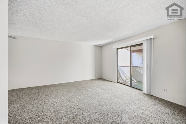 Building Photo - 2Bed/2Bath Second Floor Apartment at McDowell/44th St! Ready For Immediate Move-In! -- SECOND CHA...