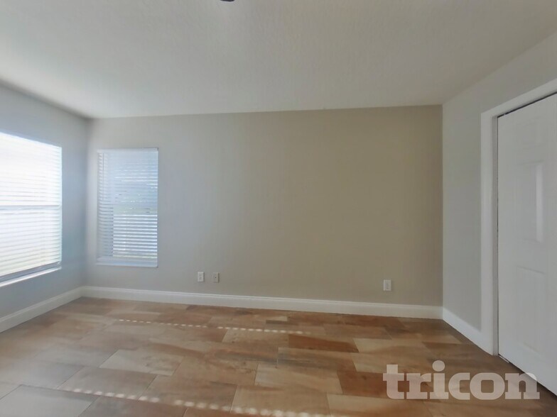 Building Photo - 10123 41st Ct E