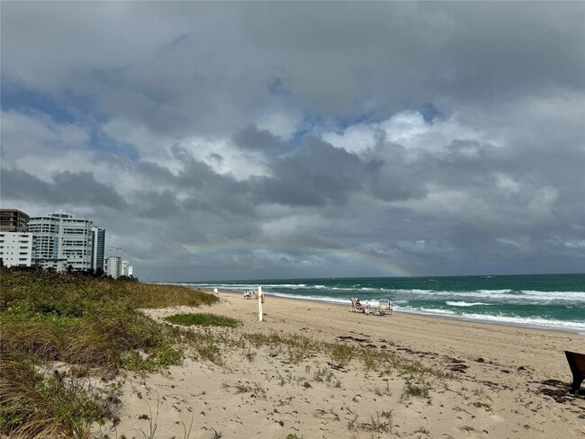 Building Photo - 2020 Coral Reef Dr