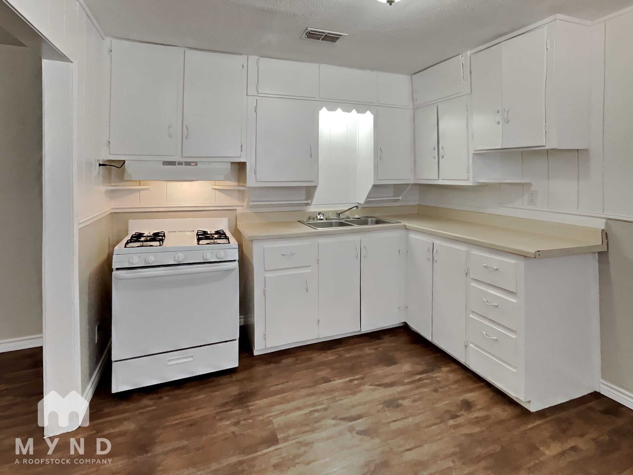 Building Photo - 108 N Avenue V