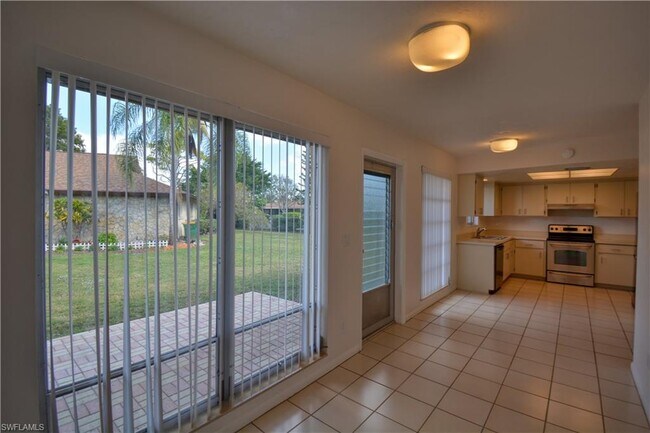 Building Photo - 859 Palm View Dr