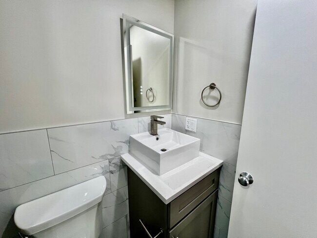 Building Photo - 1661-1663 Washington St. Unit 203