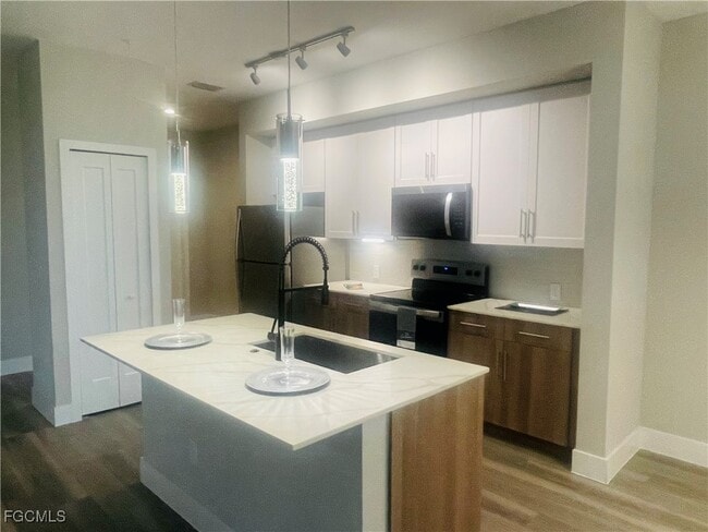 Building Photo - 7040 Ambrosia Ln