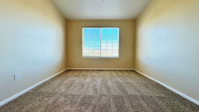 Building Photo - Fantastic NEWER Paint NEWER Carpet 2 Bed 2...