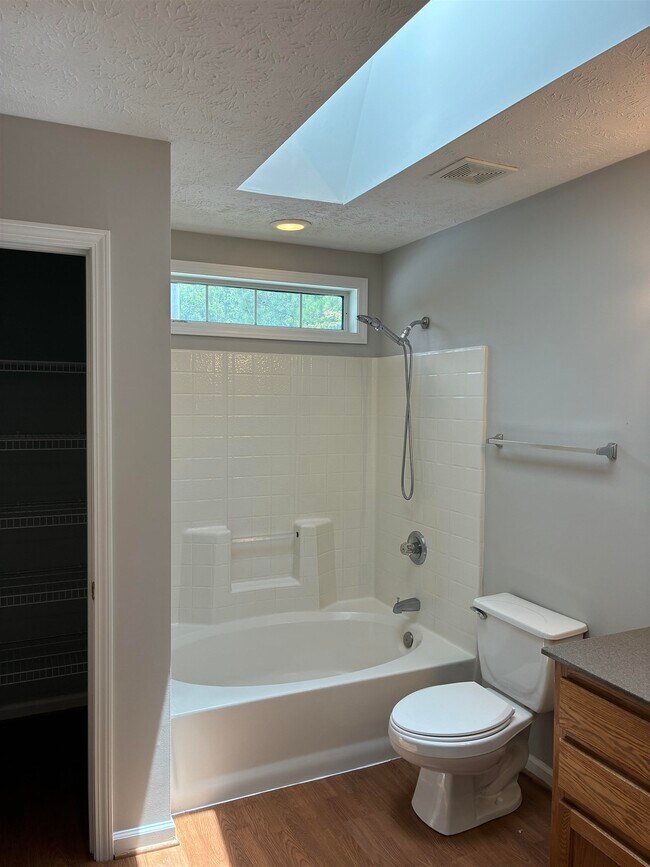 Building Photo - 9565 Sullivan Dr