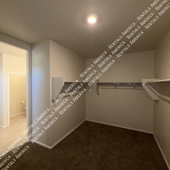 Building Photo - 1038 W Castle Ct