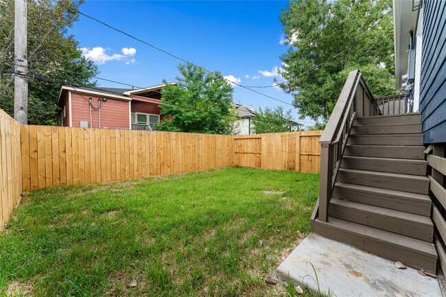 Building Photo - 5125 Jezebel St