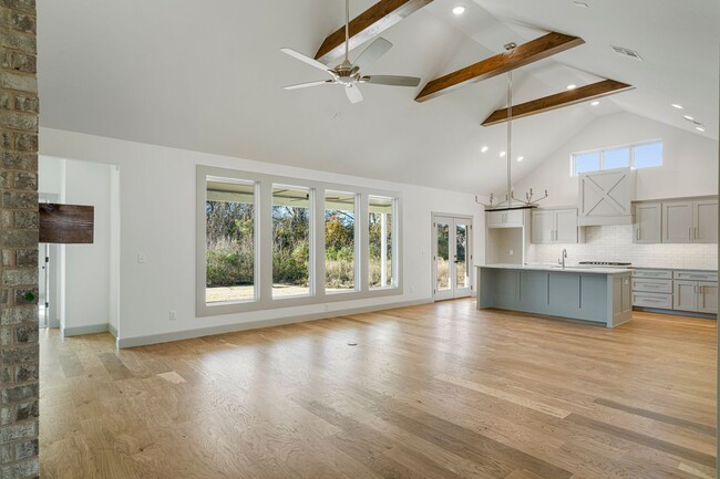 Building Photo - Stunning Open Concept in Torrey Lakes!