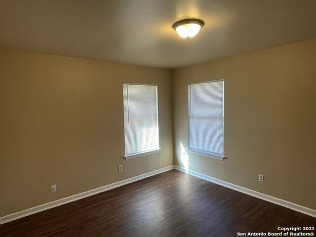 Building Photo - 211 Sunnyland Dr