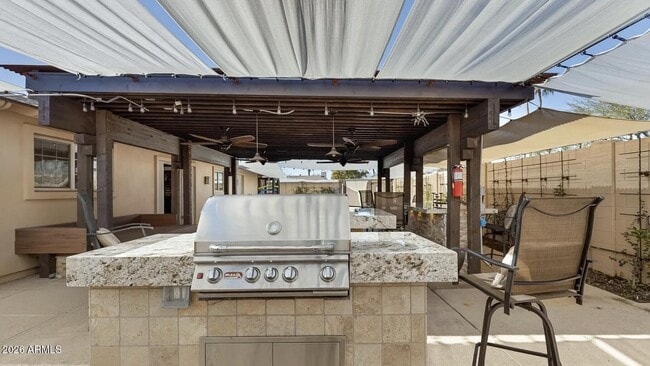 Building Photo - 2032 E La Jolla Dr
