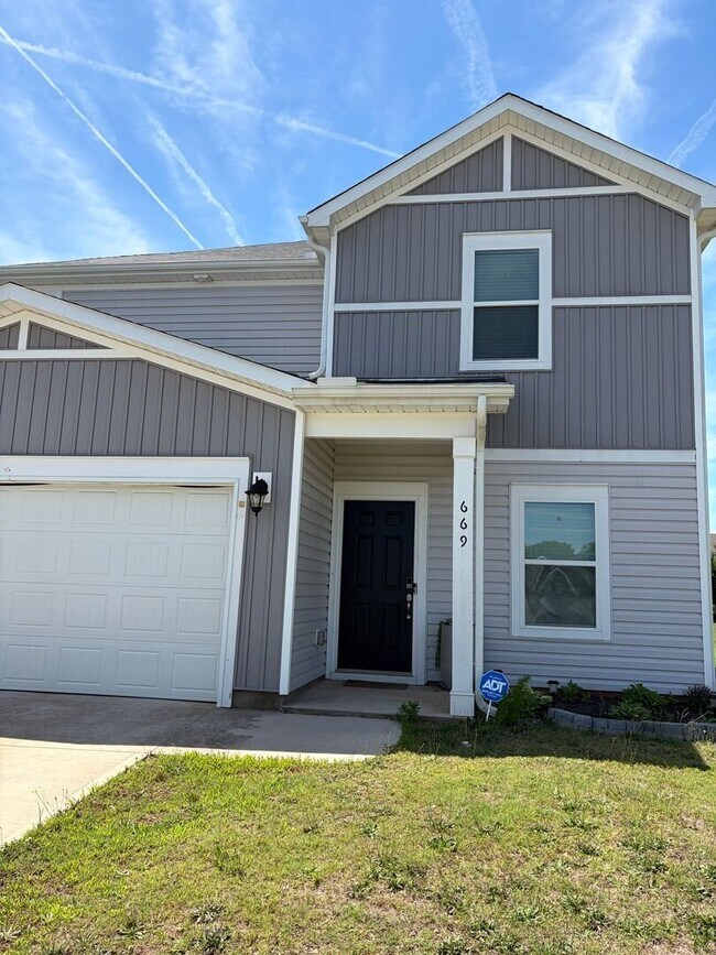 Building Photo - Beautiful Spartanburg home right off I-85, Available Now!! $500 OFF FIRST FULL MONTH