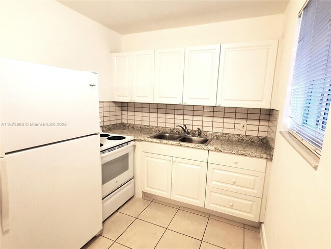 Building Photo - 26 SE 3rd Terrace