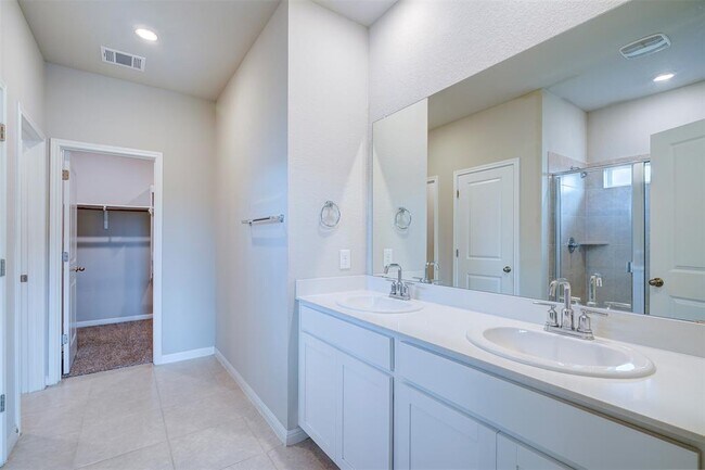 Building Photo - 521 Mossy Rock Dr