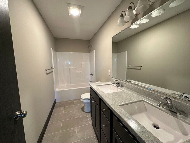 Building Photo - Newer Build - Four Bedroom Duplex in Caledonia!