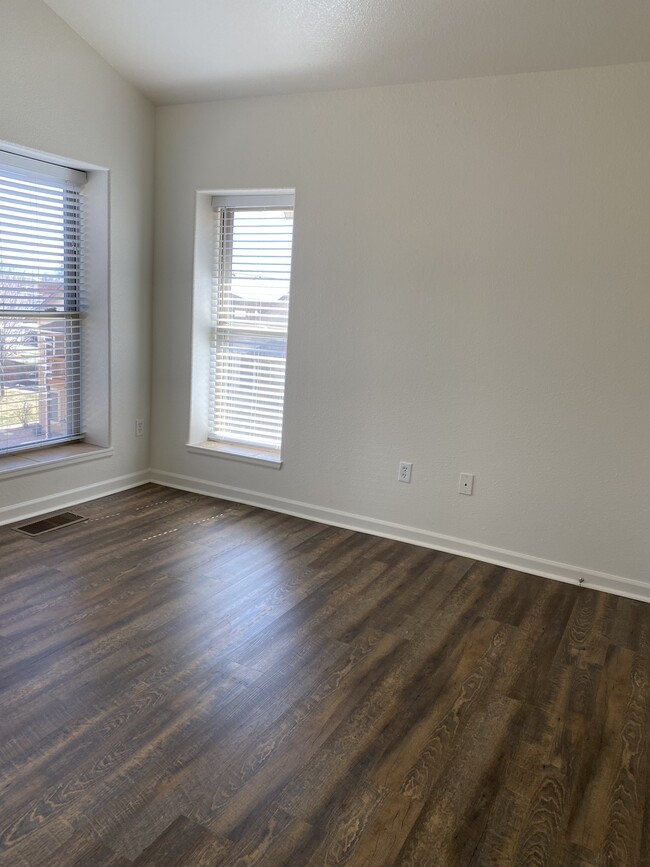 Upstairs bedroom - 1212 Walnut Ave