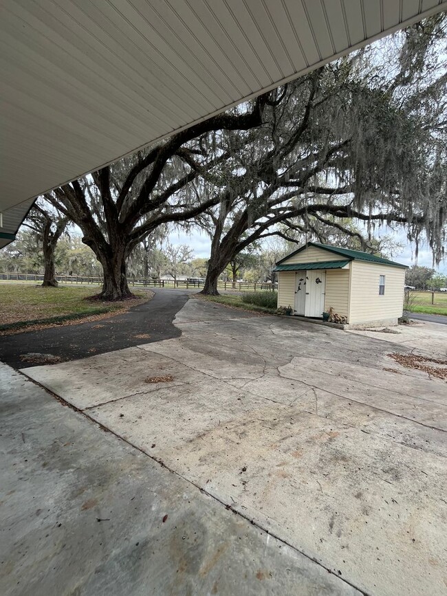 Building Photo - 4/3 Ocala HITS Stalls/RV Hook-Ups/Paddocks...