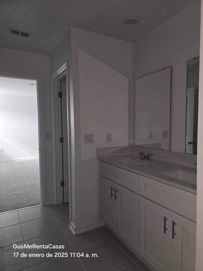 Building Photo - Westview Single Family Home 4 beds 2,5 Baths