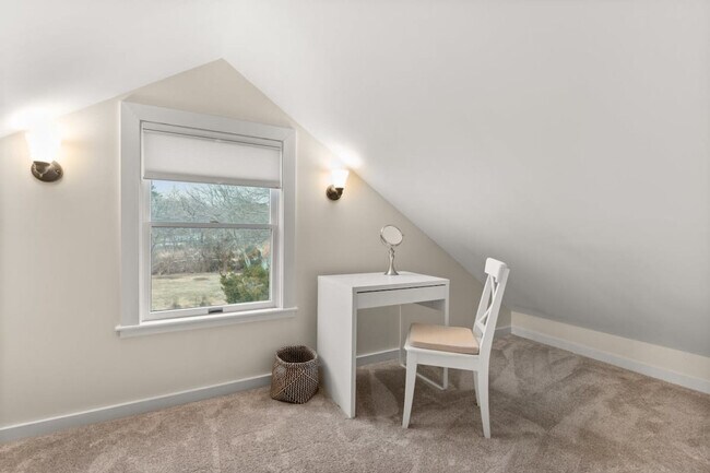 Building Photo - 29 Versailles Ave