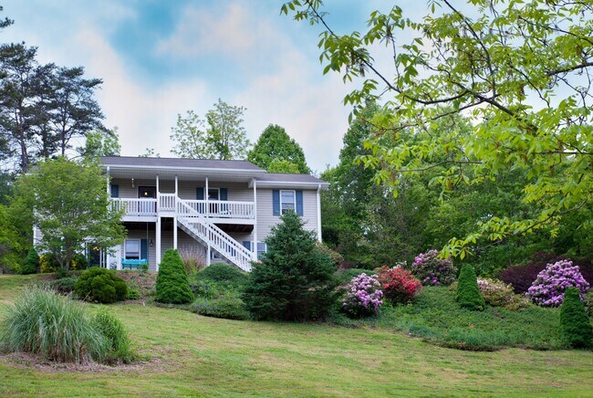 Building Photo - 18 Pine Tops Dr