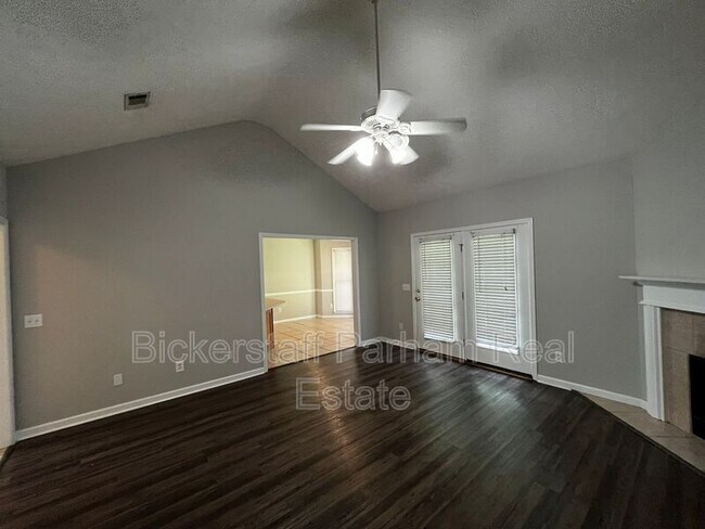 Building Photo - 8012 Rocky Creek Dr